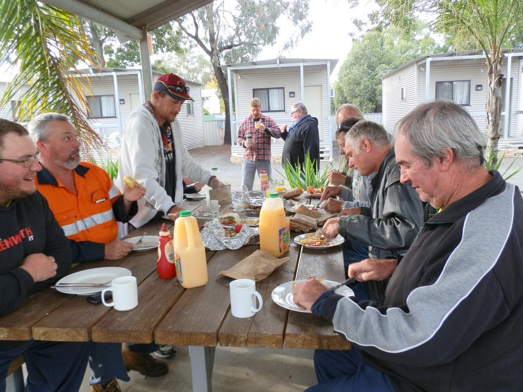 Narrabri Motel&Caravan Park Bagian luar foto