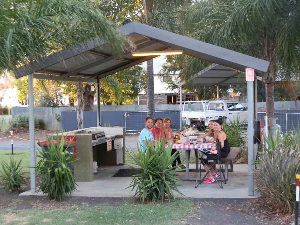 Narrabri Motel&Caravan Park Bagian luar foto