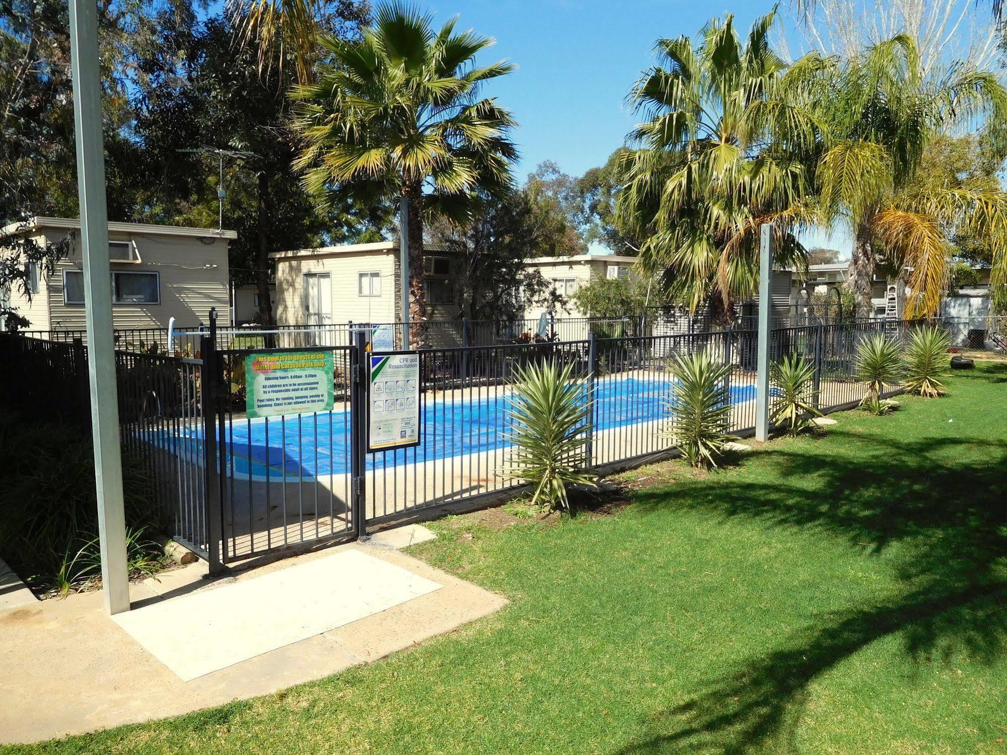 Narrabri Motel&Caravan Park Bagian luar foto