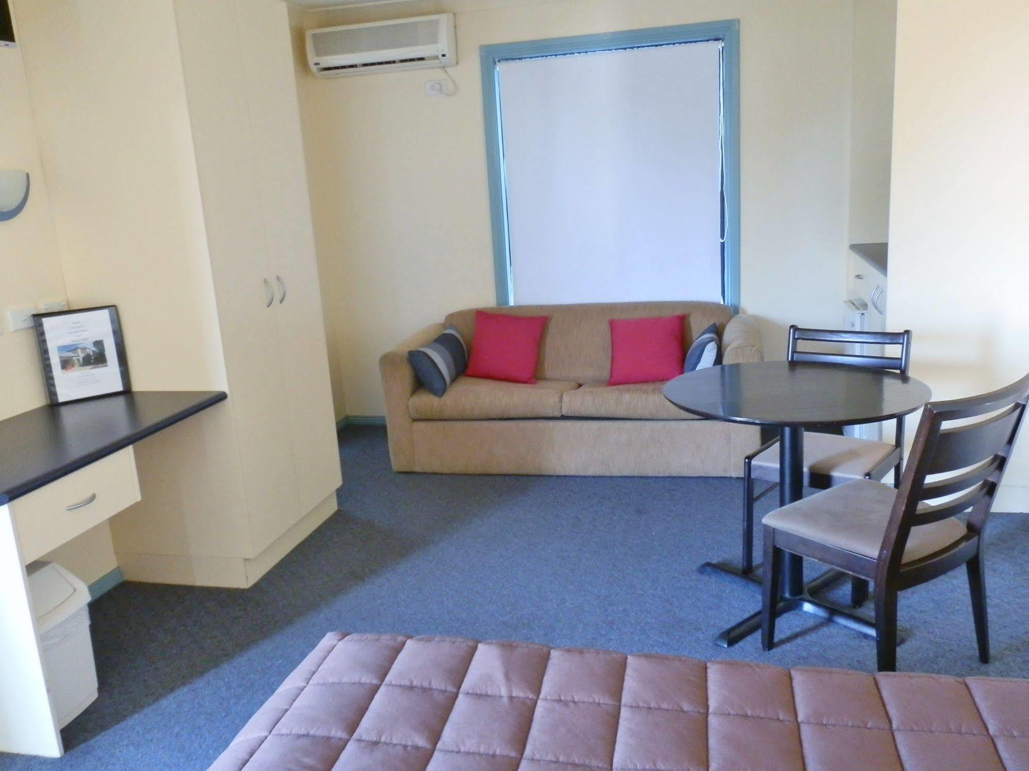 Narrabri Motel&Caravan Park Bagian luar foto